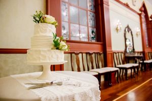 Hoopes Events | Shauna and Blake | Northampton House | American Fork Utah | Wedding Cake Decked with White Roses Shauna_Blake_Northampton_House_American_Fork_Utah_Floral_Decked_Wedding_Cake.jpg