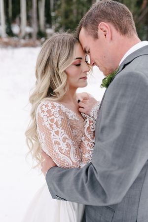 Hoopes Events | Rocky Mountain Bride | Winter Elopement | Deer Valley | Empire Lodge | Park City Utah | Bride and Groom Tenderly Touch Foreheads Rocky_Mountain_Bride_Winter_Elopement_Deer_Valley_Empire_Lodge_Deer_Valley_Resort_Park_City_Utah_Bride_Groom_Tender_Touch.jpg