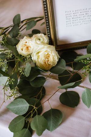 Floral Sign-in Table Accents Details