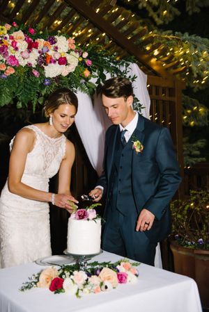 Hoopes Events | Claire and Scott | Millcreek Inn | Salt Lake City Utah | Bride and Groom Cut the Cake Claire_Scott_Millcreek_Inn_Salt_Lake_City_Utah_Cutting_Cake.jpg