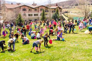 Hoopes Events | Zermatt Spring Extravaganza | 2018 | Zermatt Utah Resort | Midway Utah | Children Scramble for Easter Eggs Zermatt_Spring_Extravaganza_2018_Zermatt_Utah_Resort_Midway_Utah_Easter_Egg_Scramble.jpg