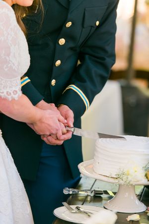 Hoopes Events | Katelyn and David | Park City Utah | Bride and Groom Cutting the Cake Katelyn_David_Park_City_Utah_Bride_Groom_Cutting_Cake.jpg