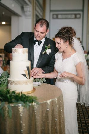 Hoopes Events | Chloe and Austin | Ben Lomond Suites | Ogden Utah | The Great Gatsby Wedding | Bride and Groom Cutting Wedding Cake Chloe_Austin_Ben_Lomond_Suites_Ogden_Utah_Great_Gatsby_Cutting_Wedding_Cake.jpg