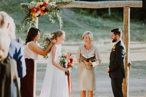 Bridesmaid Assist - Fixing the Hair Ceremony