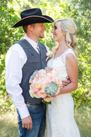 Hoopes Events | Kristin and Haven | Blacksmith Fork Canyon | Hyrum Utah | Couple With Bridal Bouquet Kristin_Haven_Blacksmith_Fork_Canyon_Hyrum_Utah_Couple_With_Bridal_Bouquet.jpg
