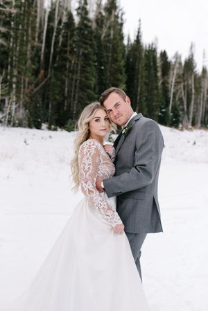 Hoopes Events | Rocky Mountain Bride | Winter Elopement | Deer Valley | Empire Lodge | Park City Utah | Bride and Groom Embrace in the Snow Rocky_Mountain_Bride_Winter_Elopement_Deer_Valley_Empire_Lodge_Deer_Valley_Resort_Park_City_Utah_Bride_Groom_Embrace_Snow.jpg