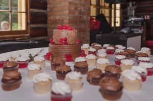 Cake and Cupcake Table Details
