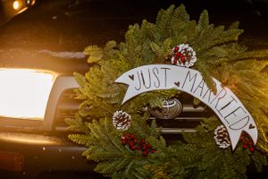 Hoopes Events | Shauna and Blake | Northampton House | American Fork Utah | Just Married Christmas Wreath on Car Shauna_Blake_Northampton_House_American_Fork_Utah_Just_Married.jpg