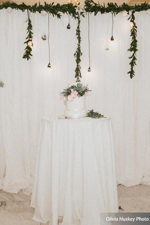 Hoopes Events | Lexie and Neil | Utah State Capitol | Salt Lake City Utah | Wedding Cake With Beautiful Edison Light and Greenery Backdrop Lexie_Neil_Utah_State_Capitol_Salt_Lake_City_Utah_Wedding_Cake_Beautiful_Backdrop.jpg