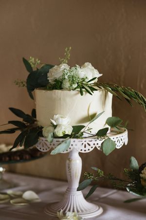 Tempting White Wedding Cake Details