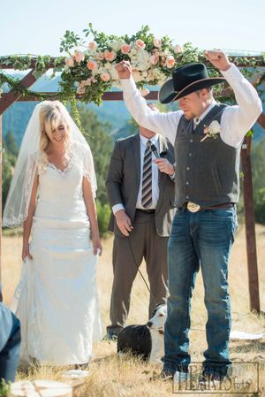 Hoopes Events | Kristin and Haven | Blacksmith Fork Canyon | Hyrum Utah | Married! Kristin_Haven_Blacksmith_Fork_Canyon_Hyrum_Utah_Couple_Married!.jpg