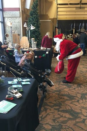 Hoopes Events | Zermatt Swiss Christmas | 2017 | Zermatt Utah Resort | Midway Utah | Children Excited for Santa Zermatt_Swiss_Christmas_2017_Zermatt_Utah_Resort_Midway_Utah_Santa_Excitement.jpg