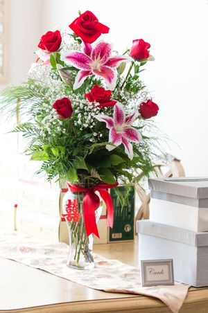 Lily and Rose Arrangement For Gift Table Details