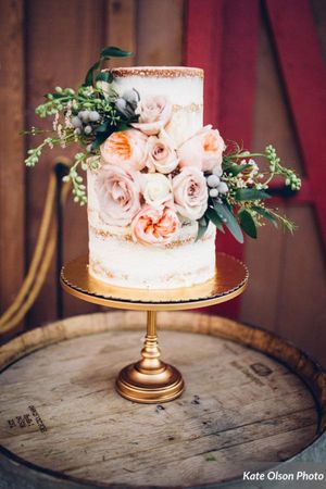 Hoopes Events | Charming Barn Wedding | Quiet Meadow Farms | Mapleton Utah | Flower-Adorned Wedding Cak Charming_Barn_Wedding_Quiet_Meadow_Farms_Mapleton_Utah_Flower-Adorned_Wedding_Cake.jpg