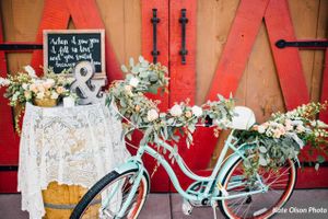 Charming_Barn_Wedding_Quiet_Meadow_Farms_Mapleton_Utah_Flower-Decked_Bicycle_Vignette_Table.jpg