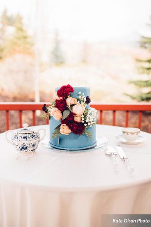 Hoopes Events | Modern Vintage Wedding | Zermatt Resort | Midway Utah | Styled | Elegant Floral Cake Modern_Vintage_Wedding_Styled_Zermatt_Resort_Midway_Utah_Elegant_Floral_Cake.jpg