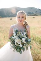 Tasha_Chip_Salt_Lake_City_Utah_Bride_in_Field_with_Beautiful_White_Rose_Bouquet.jpg