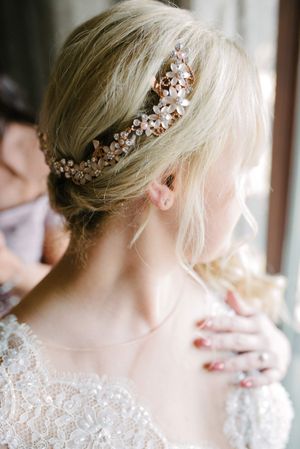 Hoopes Events | Tasha and Chip | Salt Lake City Utah | Beautiful Flower Garland in Bride's Hair Tasha_Chip_Salt_Lake_City_Utah_Beautiful_Flower_Garland_in_Brides_Hair.jpg