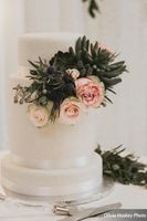 Lexie_Neil_Utah_State_Capitol_Salt_Lake_City_Utah_Wedding_Cake_Greenery_Coral_Roses.jpg