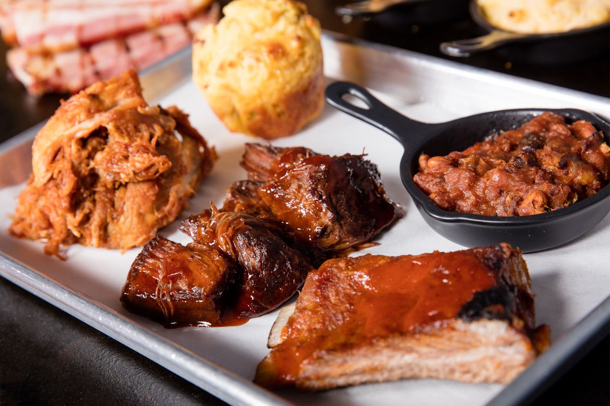 BBQ Sampler with sauces