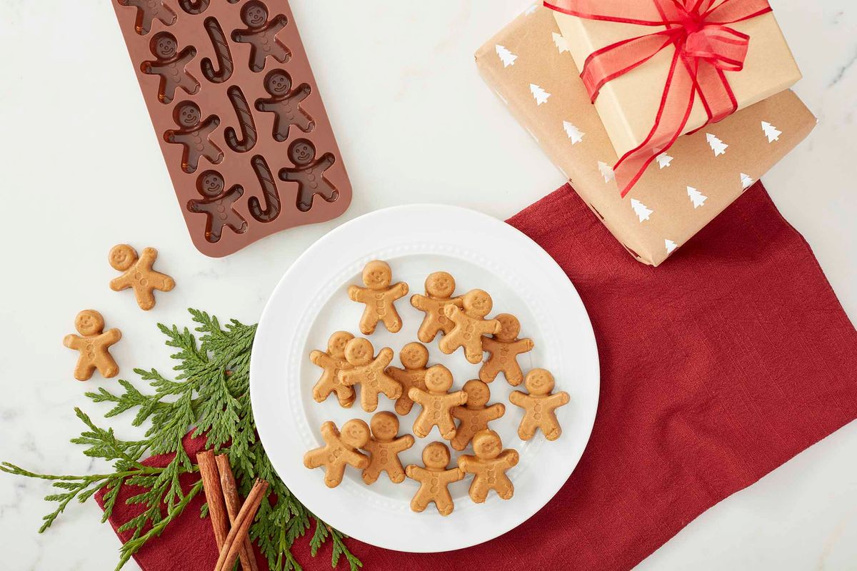 GingerbreadFudge_Shaped_Overhead_424_edit_edit_v2 copy_livebooks.jpg